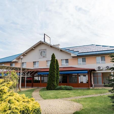 Panorama Hotel Bekescsaba Buitenkant foto