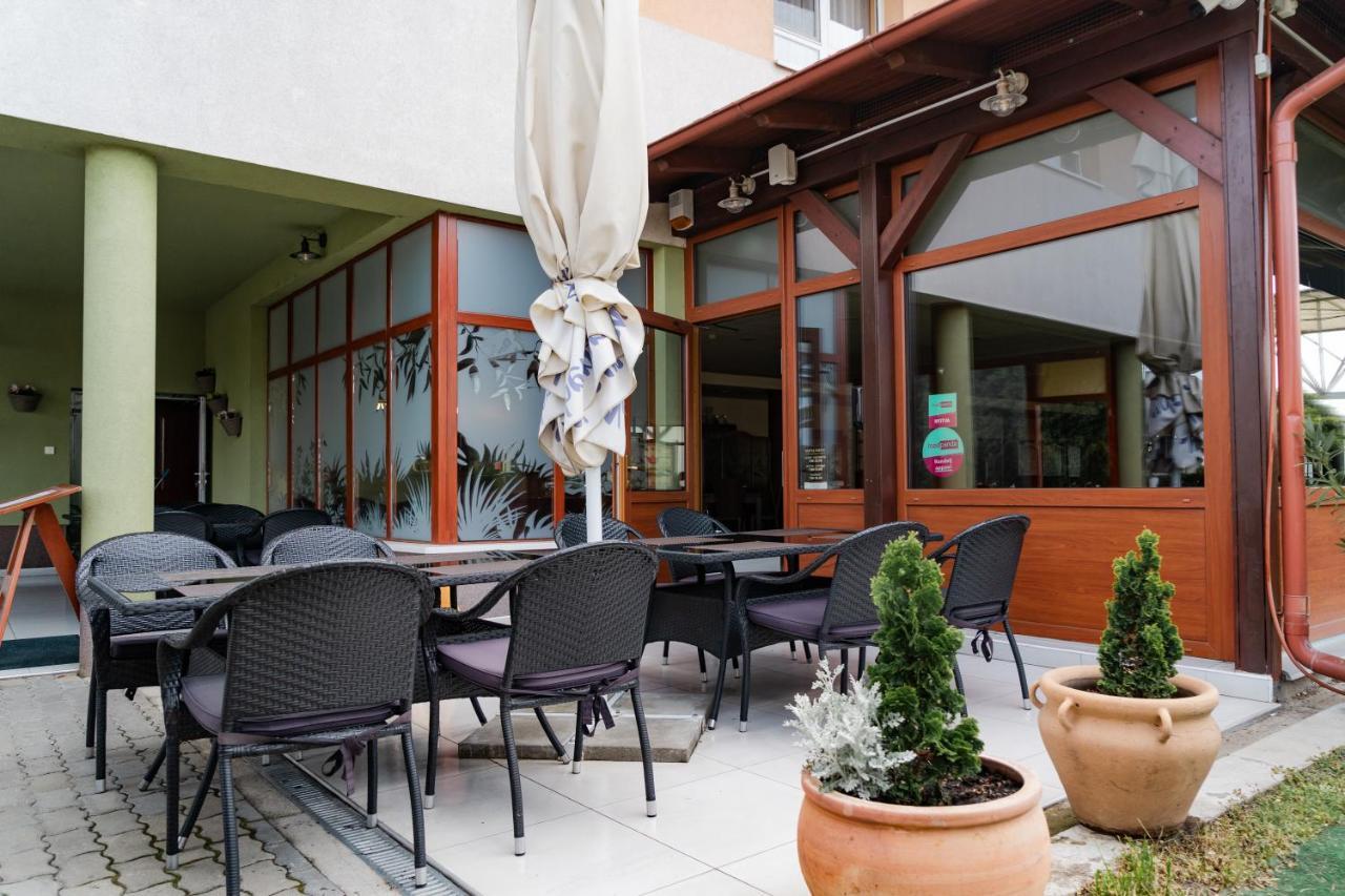 Panorama Hotel Bekescsaba Buitenkant foto