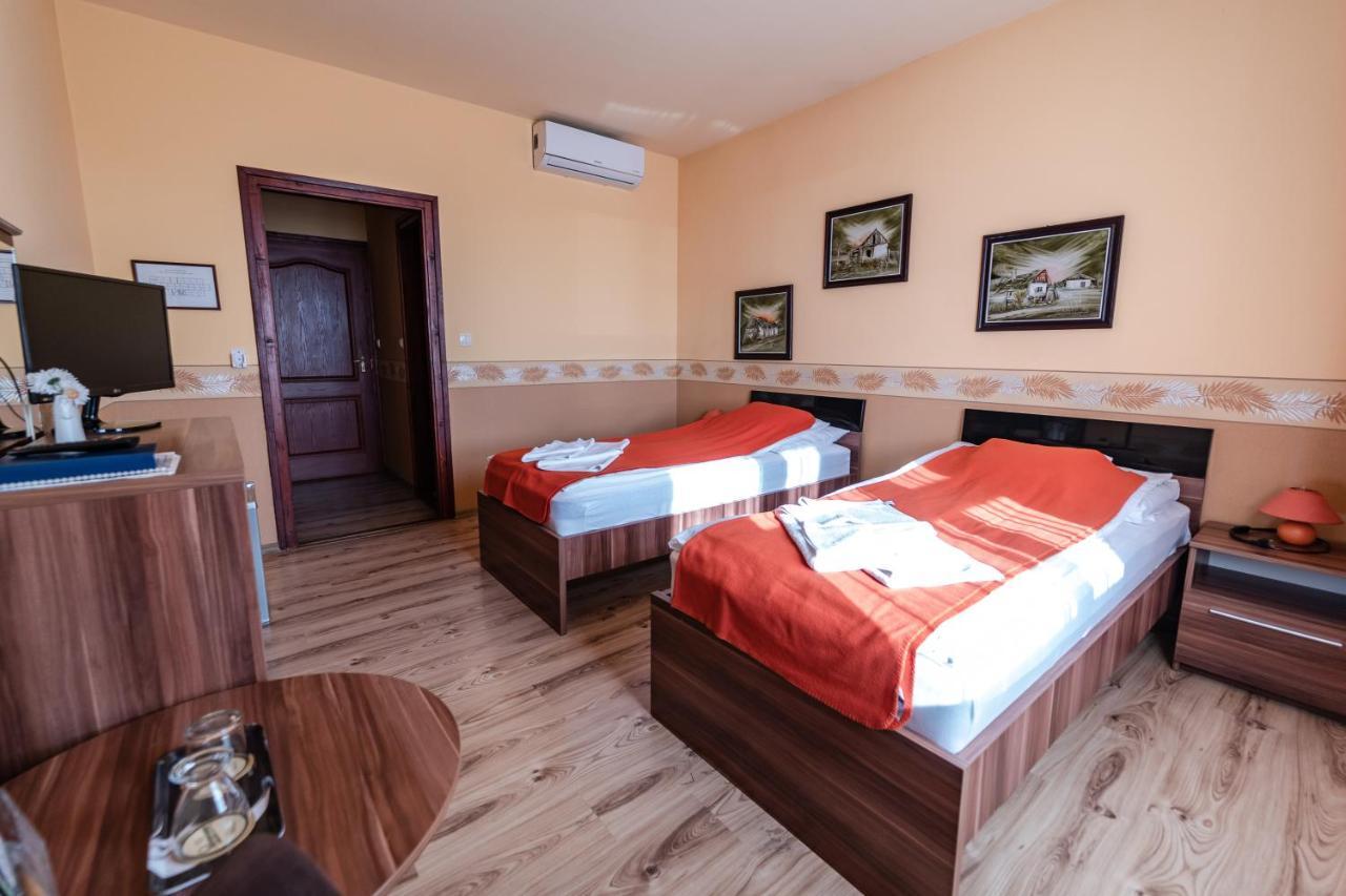 Panorama Hotel Bekescsaba Buitenkant foto
