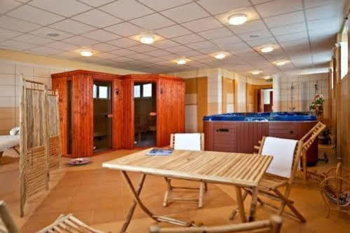 Panorama Hotel Bekescsaba Buitenkant foto